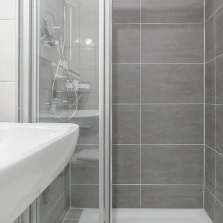 Moderne Mit Balkon In Suedostlage In Apartment