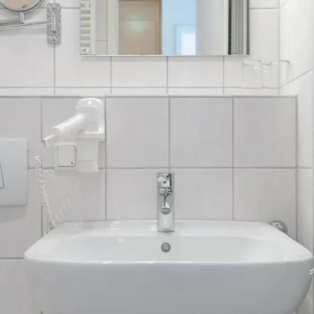 Moderne Mit Balkon In Suedostlage In Apartment